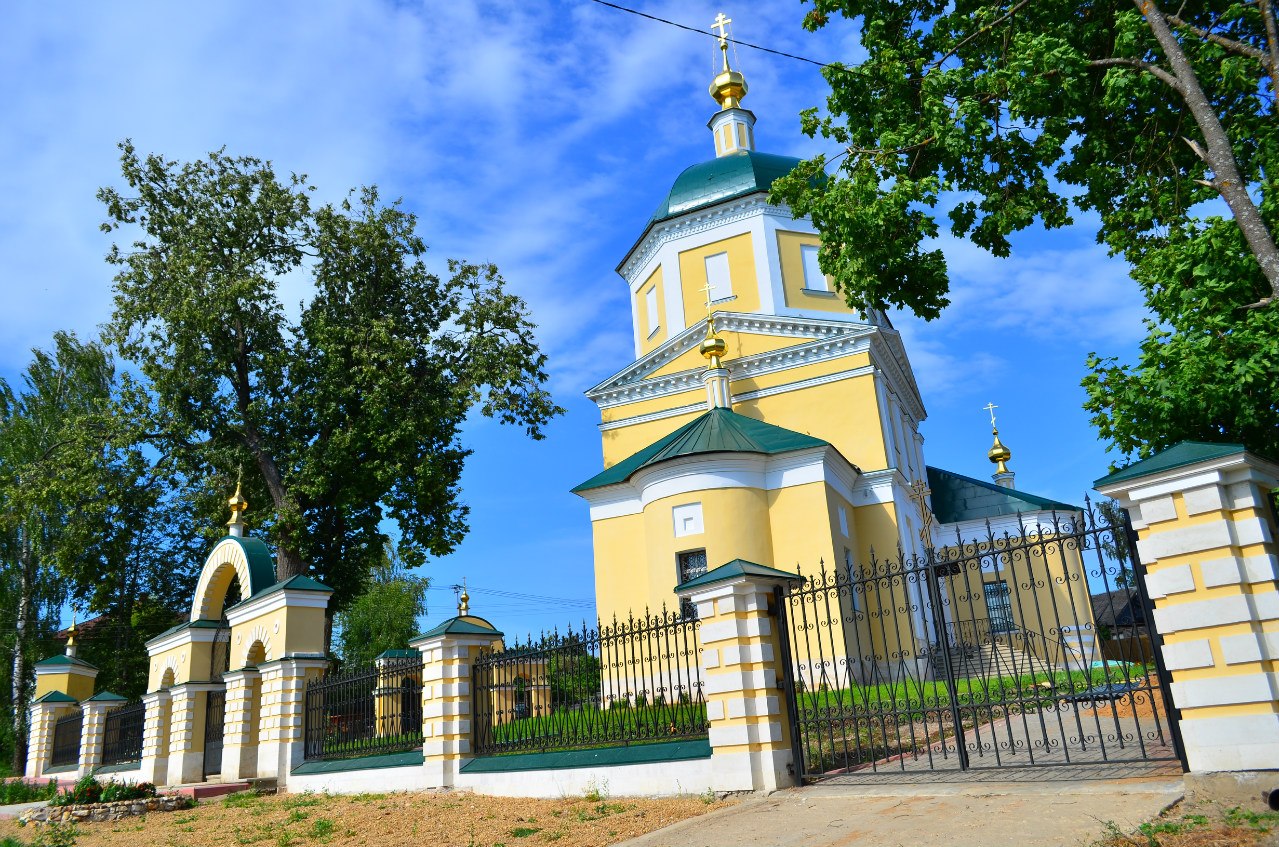 Храм святых равноапостольных царя Константина и матери его Елены