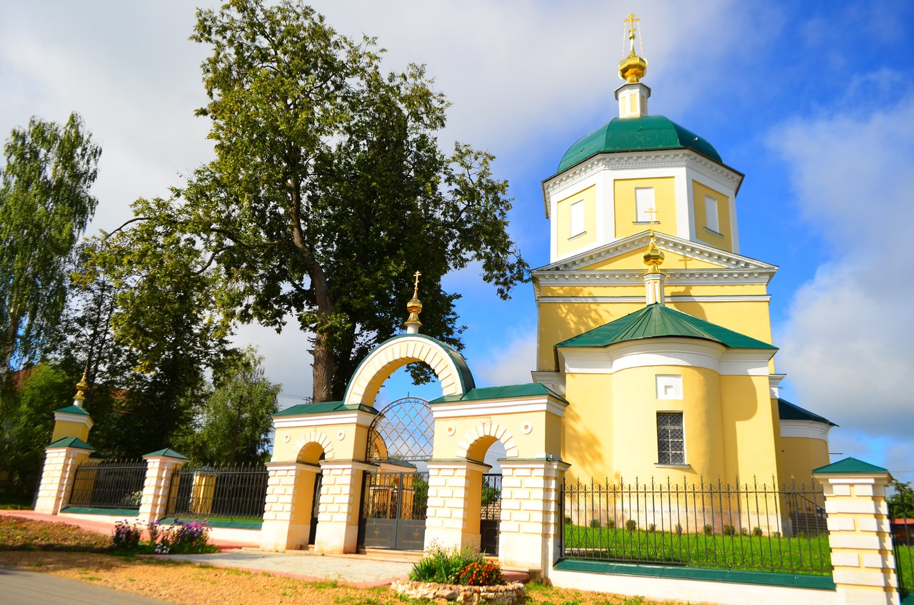 Храм святых равноапостольных царя Константина и матери его Елены